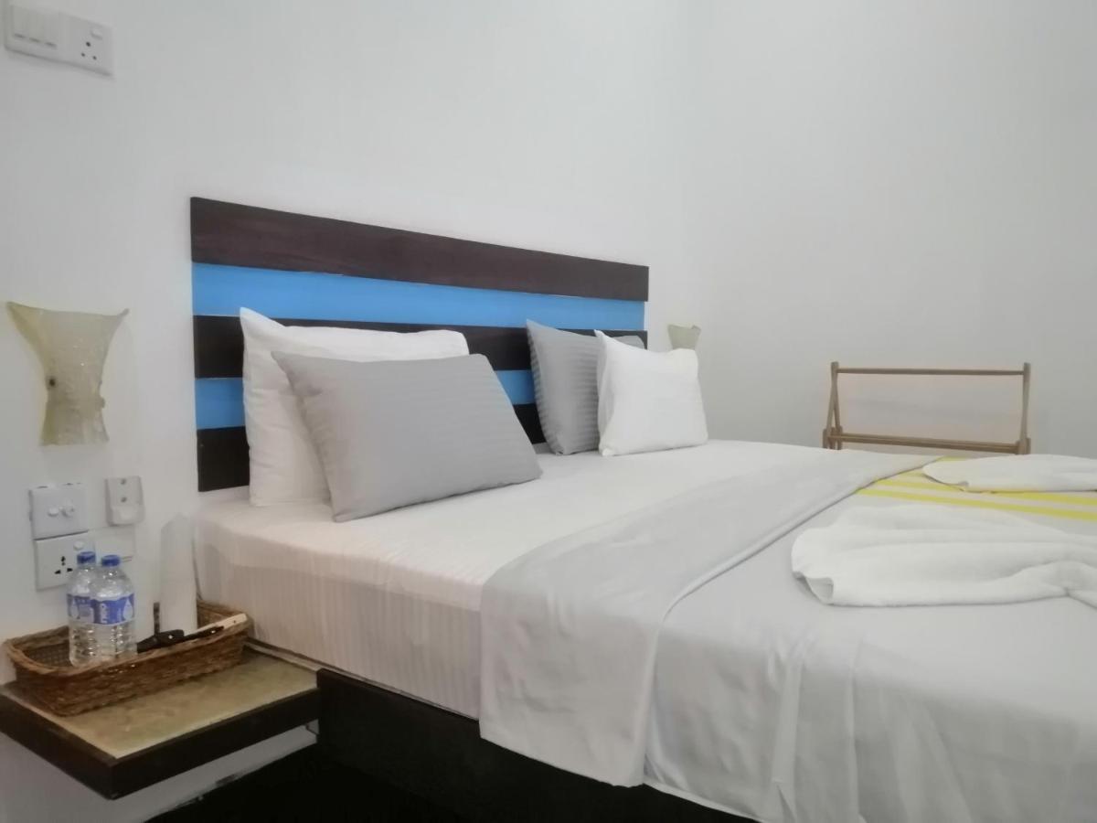 Le Petit Hotel & Restaurant Negombo Eksteriør bilde