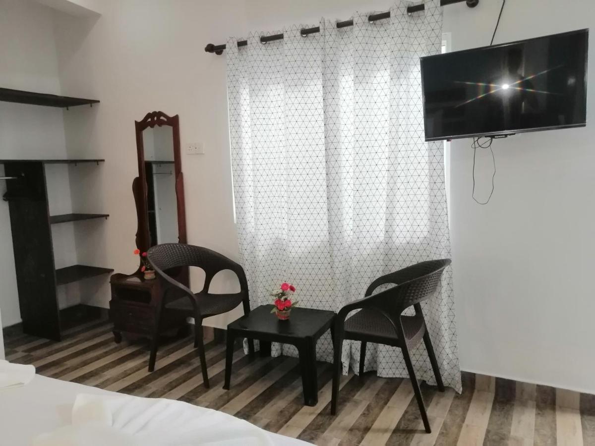 Le Petit Hotel & Restaurant Negombo Eksteriør bilde