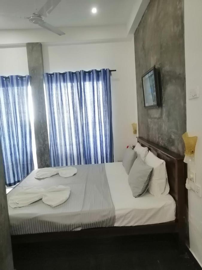 Le Petit Hotel & Restaurant Negombo Eksteriør bilde