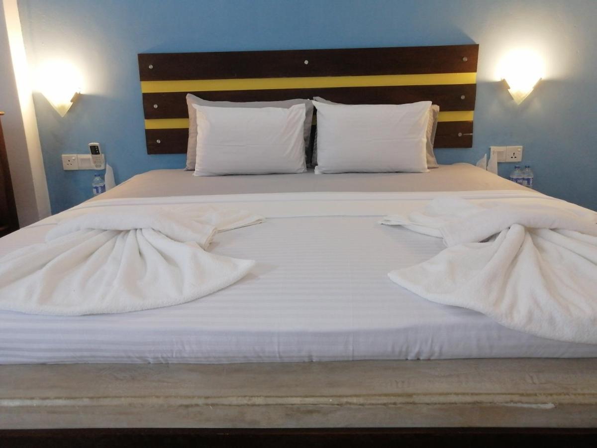 Le Petit Hotel & Restaurant Negombo Eksteriør bilde