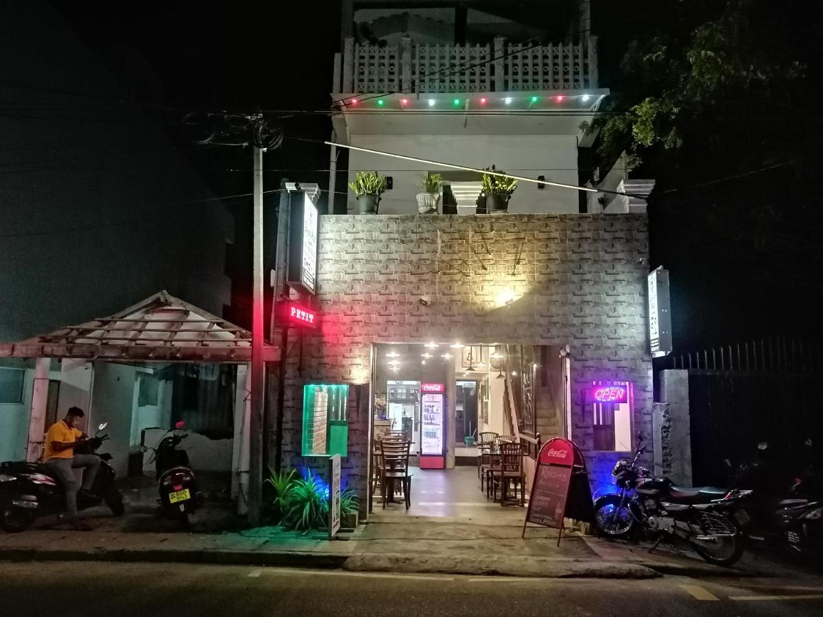 Le Petit Hotel & Restaurant Negombo Eksteriør bilde