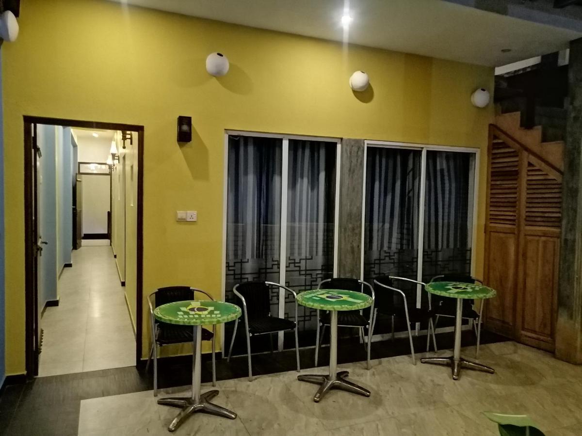 Le Petit Hotel & Restaurant Negombo Eksteriør bilde